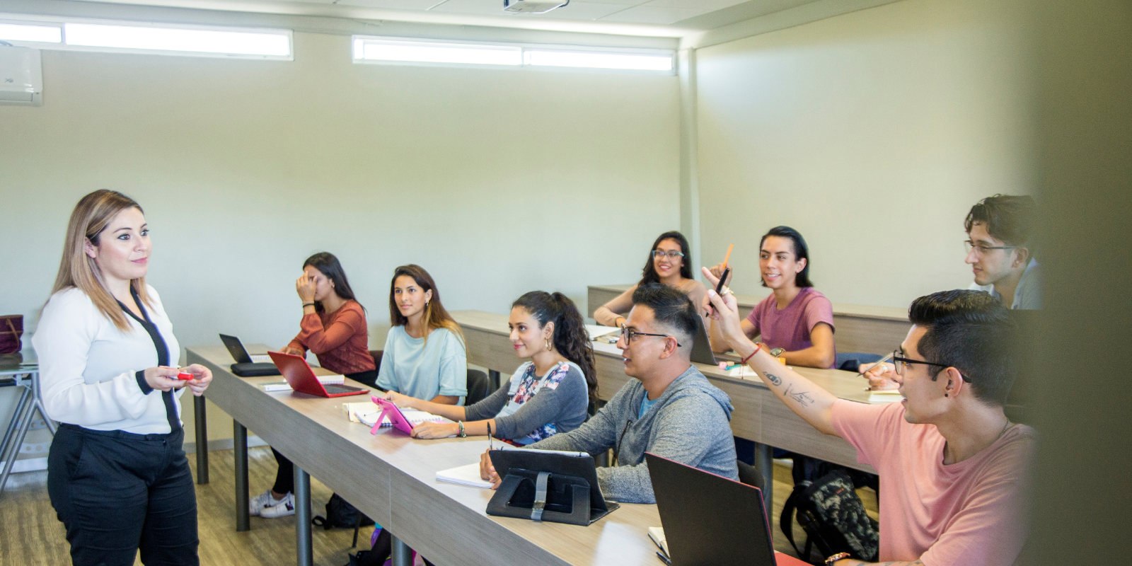 A teacher discussing in front of her students.
