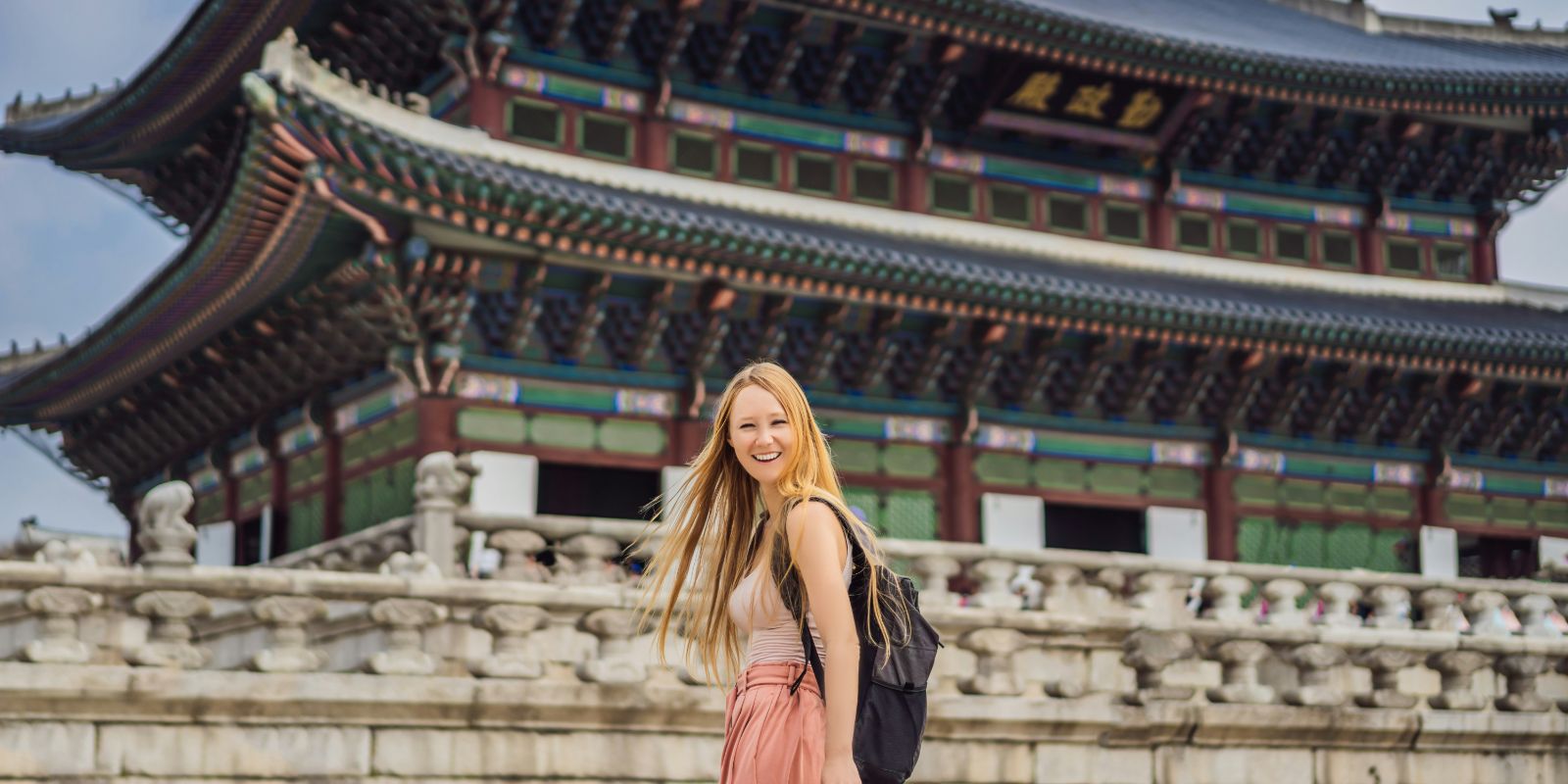 A woman tourist at Gyeongbokgung Palace, Seoul, Korea.