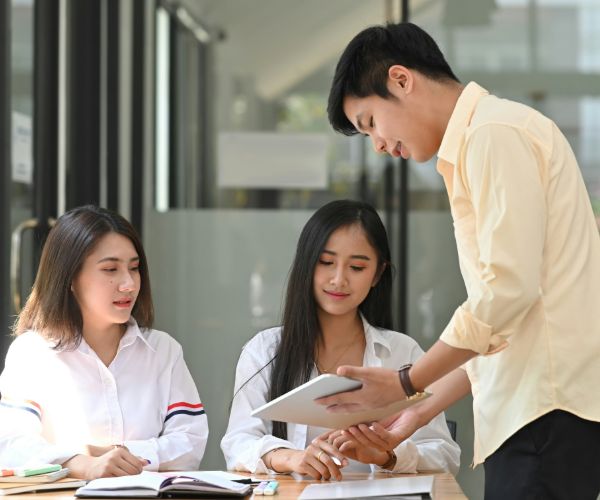 Three teachers having an conversation
