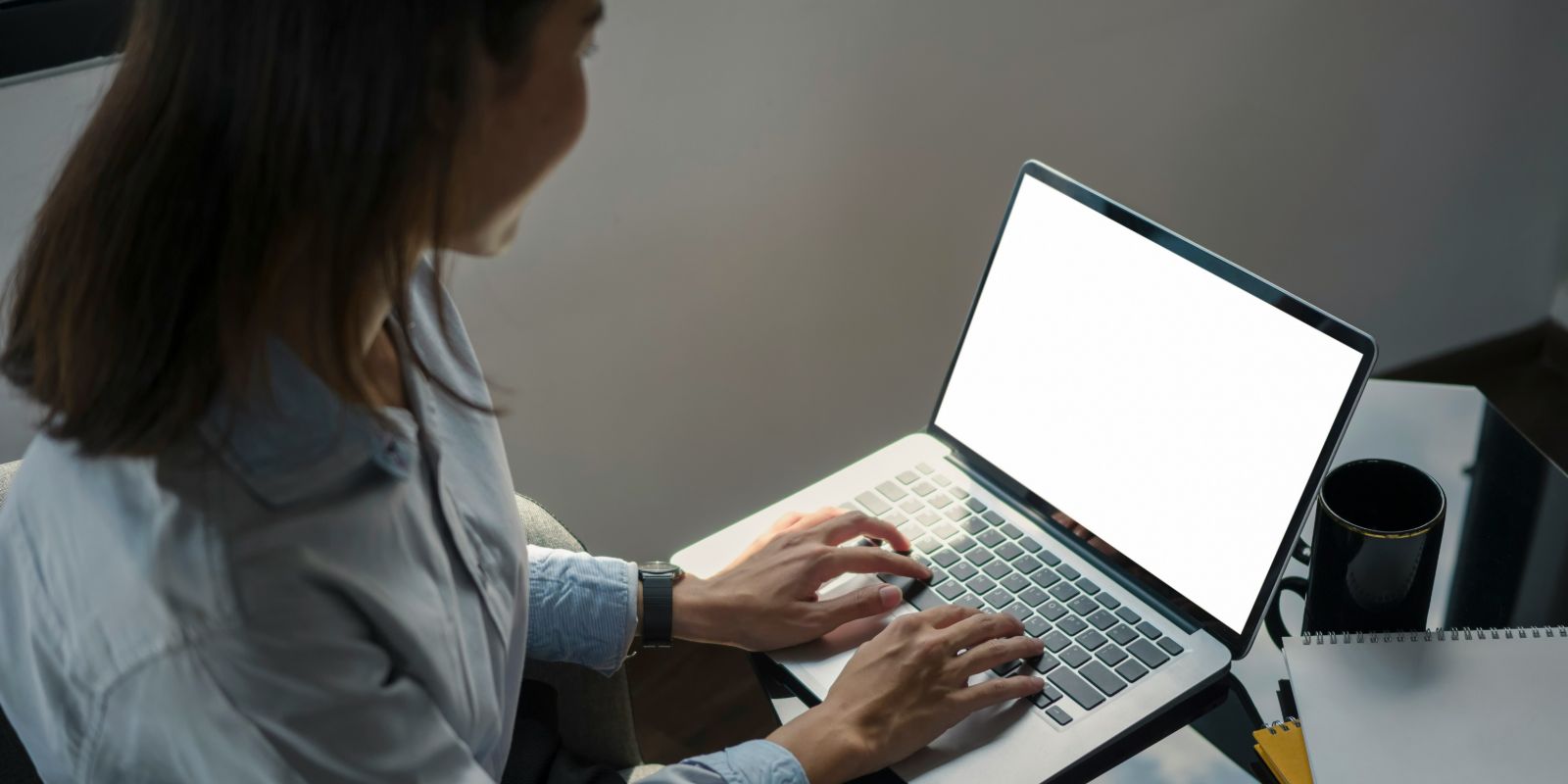 Person searching for the salary of an English teacher in Vietnam